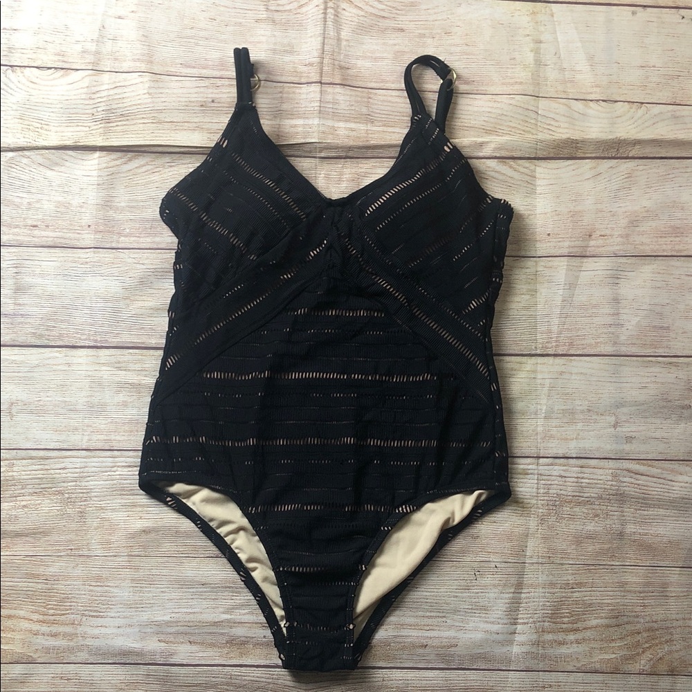 Black Cutout One-Piece‎ Swimsuit